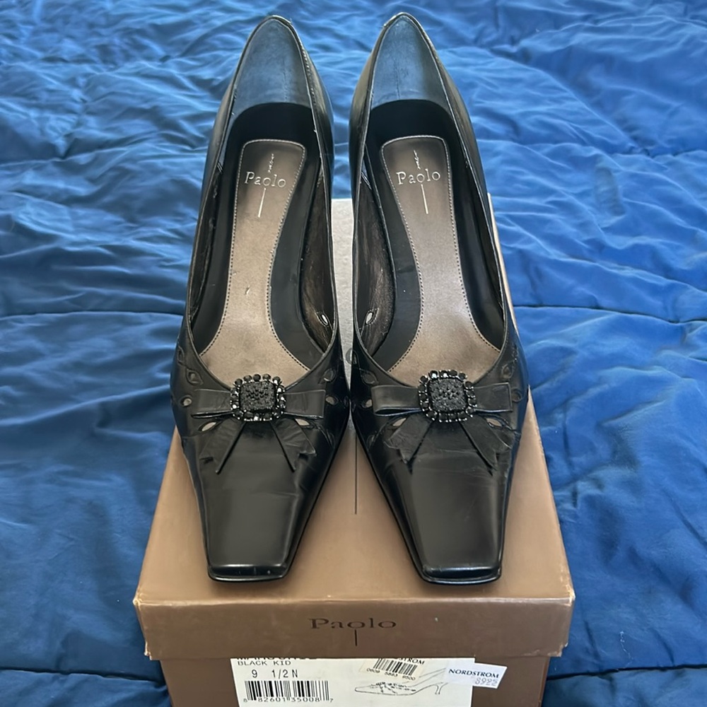 Linea Paolo Marjorie Black Leather Pumps.